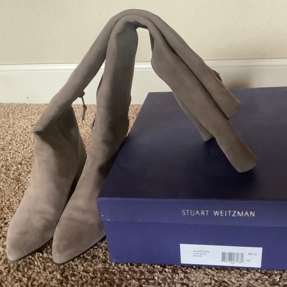 Knee high boots by Stuart Weitzman - Picture 3 of 8